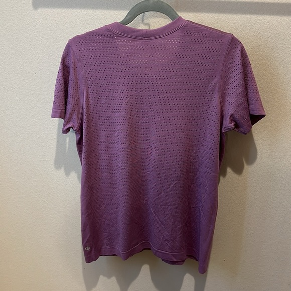 NWOT Lululemon T-Shirt - Picture 4 of 5